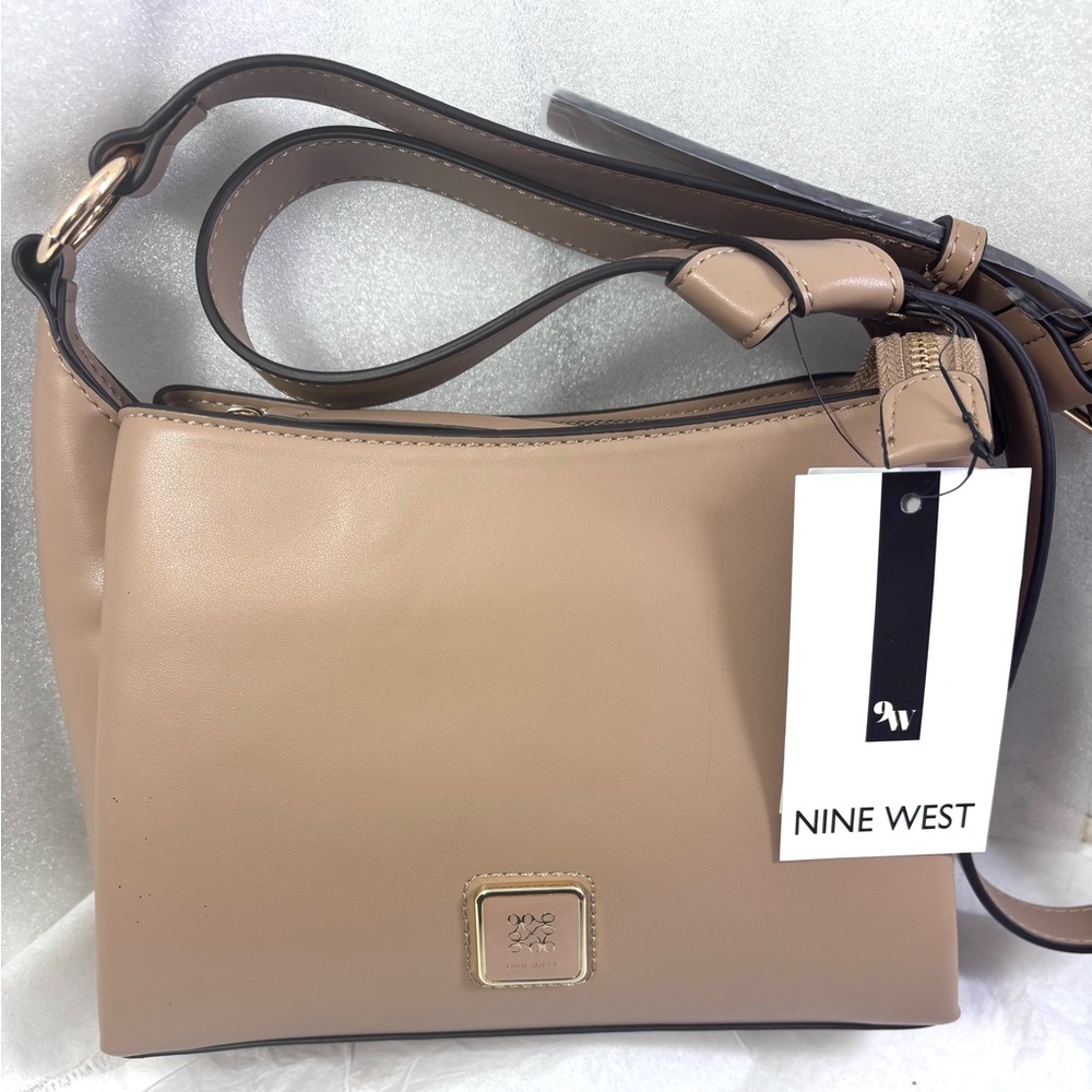 Nine West Lyra Sm C/B. Dark Khaki/Gold.
